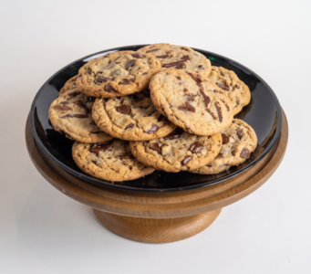 12 chocolate chip cookies in black tray